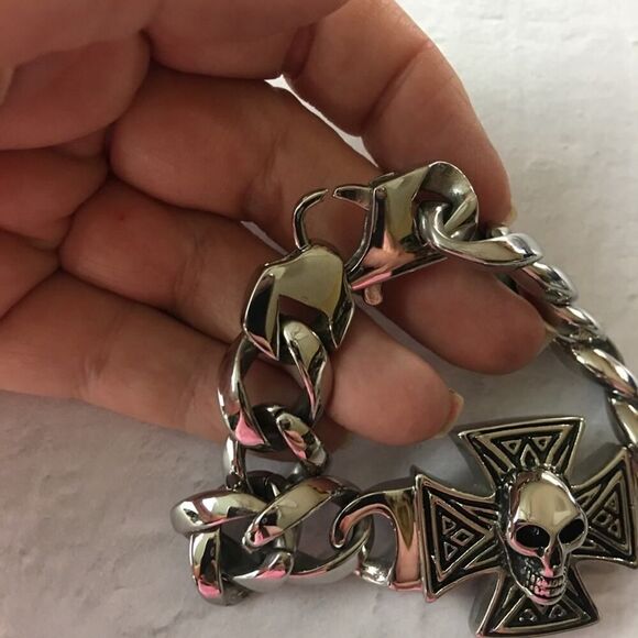 Men’s Stainless Steel Skull Cross Link Bracelet - Picture 5 of 5